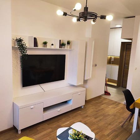 Center Firefly Gardens Apartment نوفي ساد المظهر الخارجي الصورة