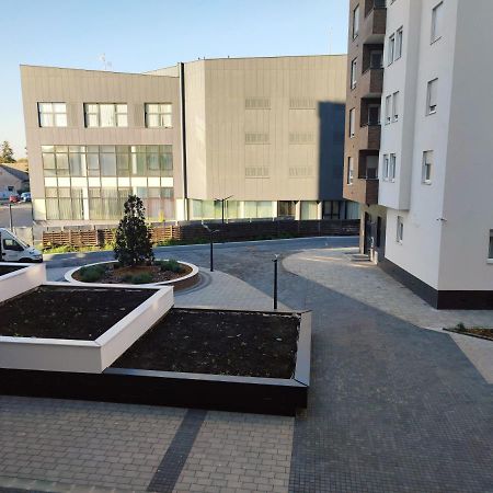 Center Firefly Gardens Apartment نوفي ساد المظهر الخارجي الصورة
