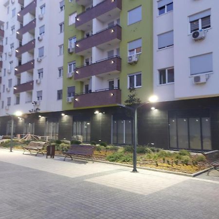 Center Firefly Gardens Apartment نوفي ساد المظهر الخارجي الصورة