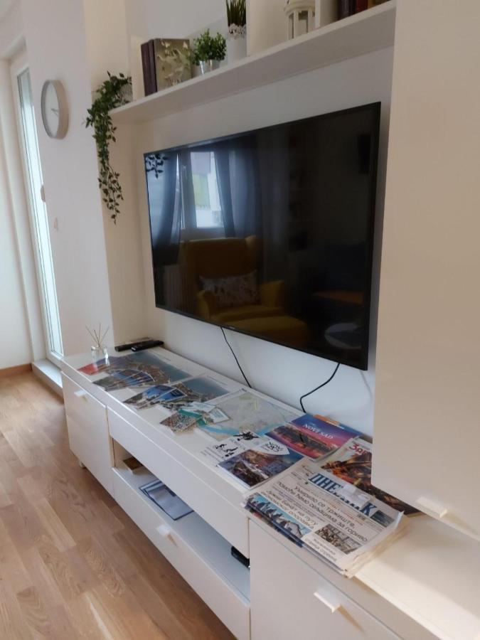 Center Firefly Gardens Apartment نوفي ساد المظهر الخارجي الصورة
