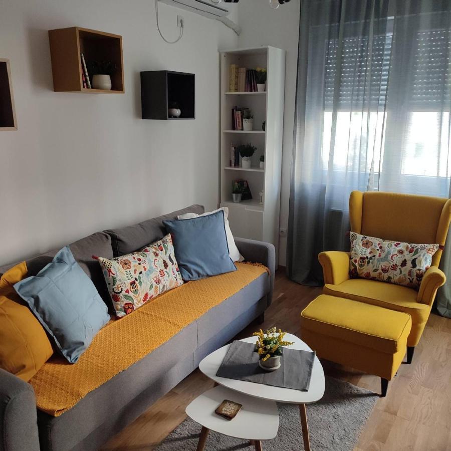 Center Firefly Gardens Apartment نوفي ساد المظهر الخارجي الصورة