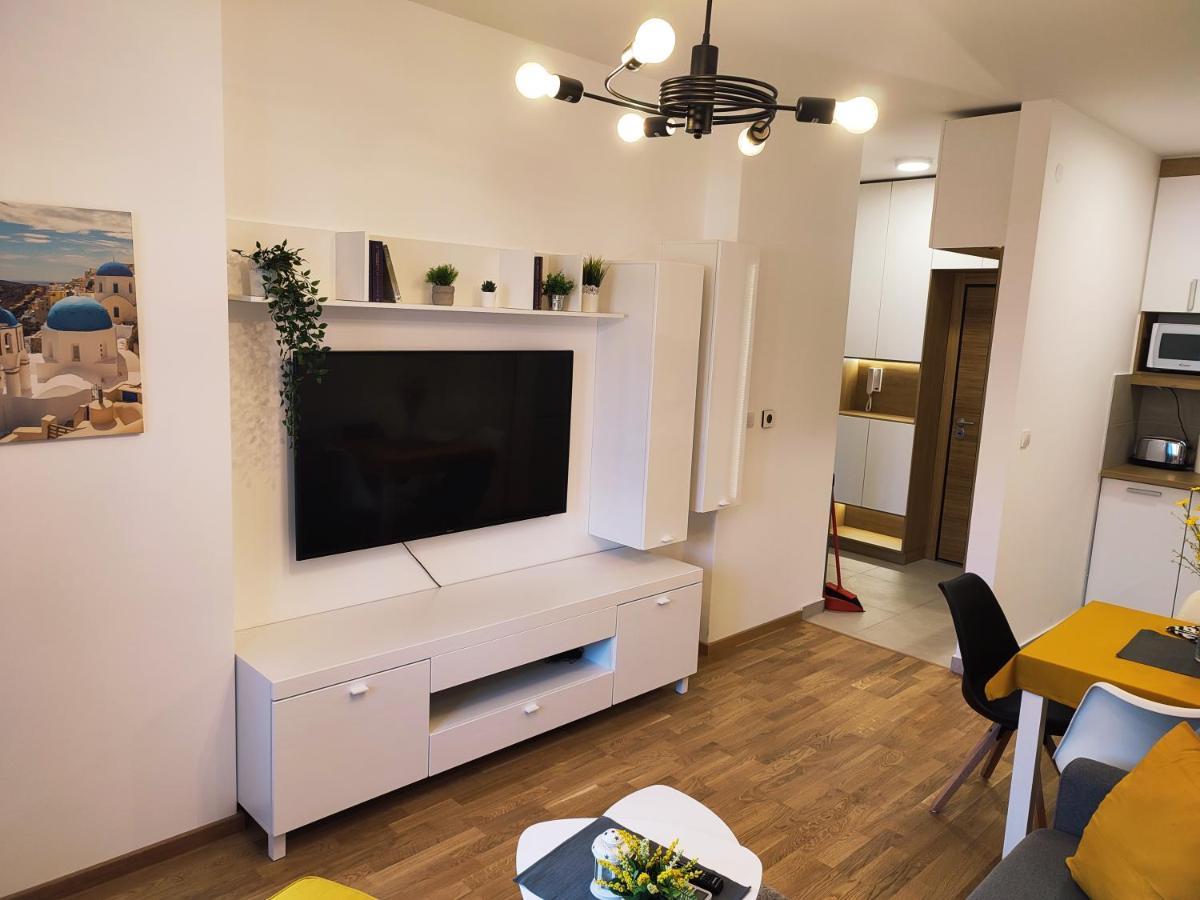 Center Firefly Gardens Apartment نوفي ساد المظهر الخارجي الصورة