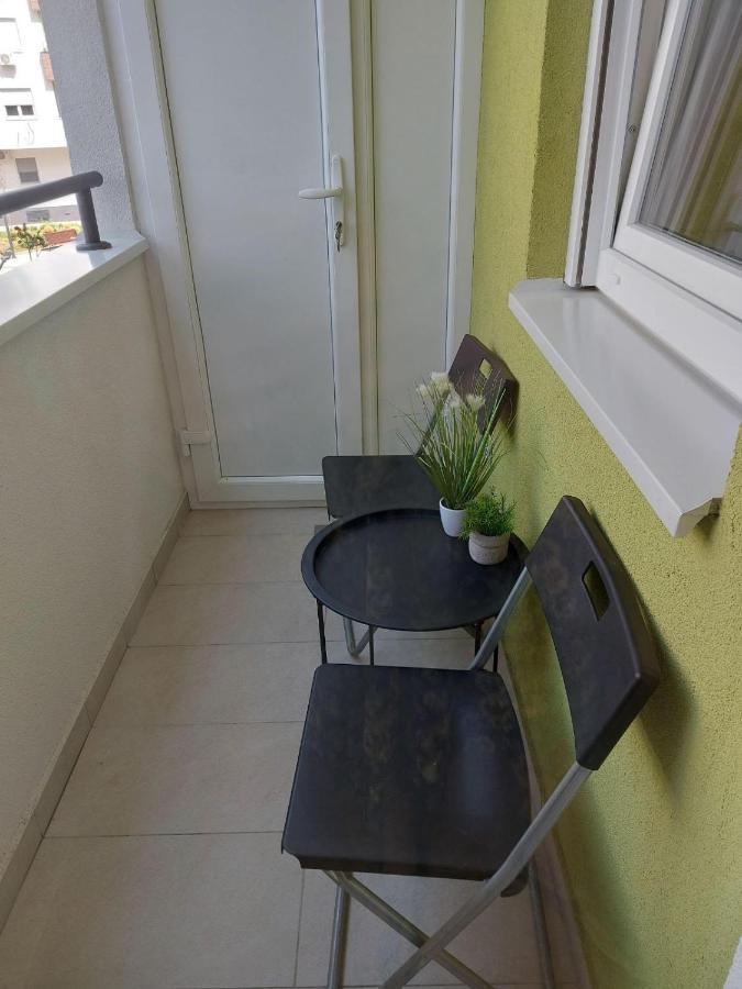 Center Firefly Gardens Apartment نوفي ساد المظهر الخارجي الصورة