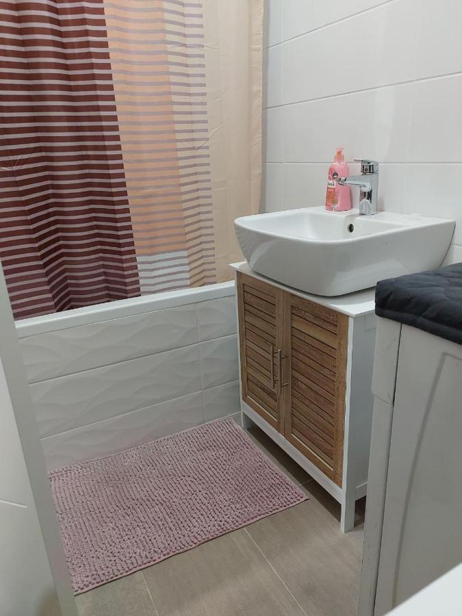 Center Firefly Gardens Apartment نوفي ساد المظهر الخارجي الصورة
